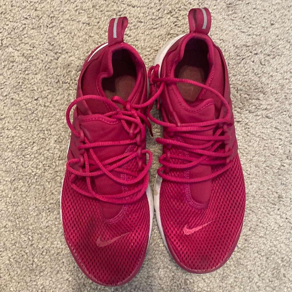 Pink Nike presto